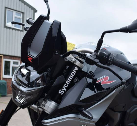 Pyramid Fly Screen '20-'23 BMW F900 R | Metallic Black/Graphite Grey