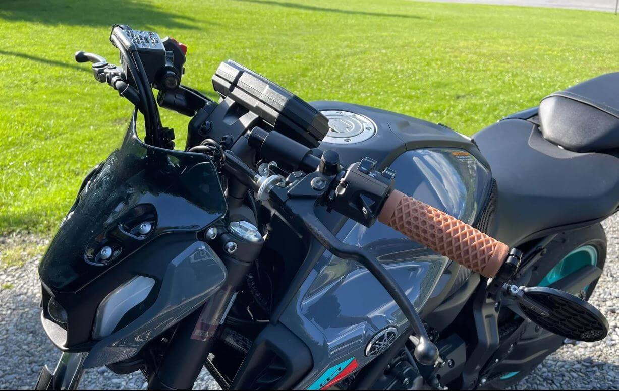 Woodcraft Clip-On Adapter Plate Riser Kit '21-'23 Yamaha MT-07