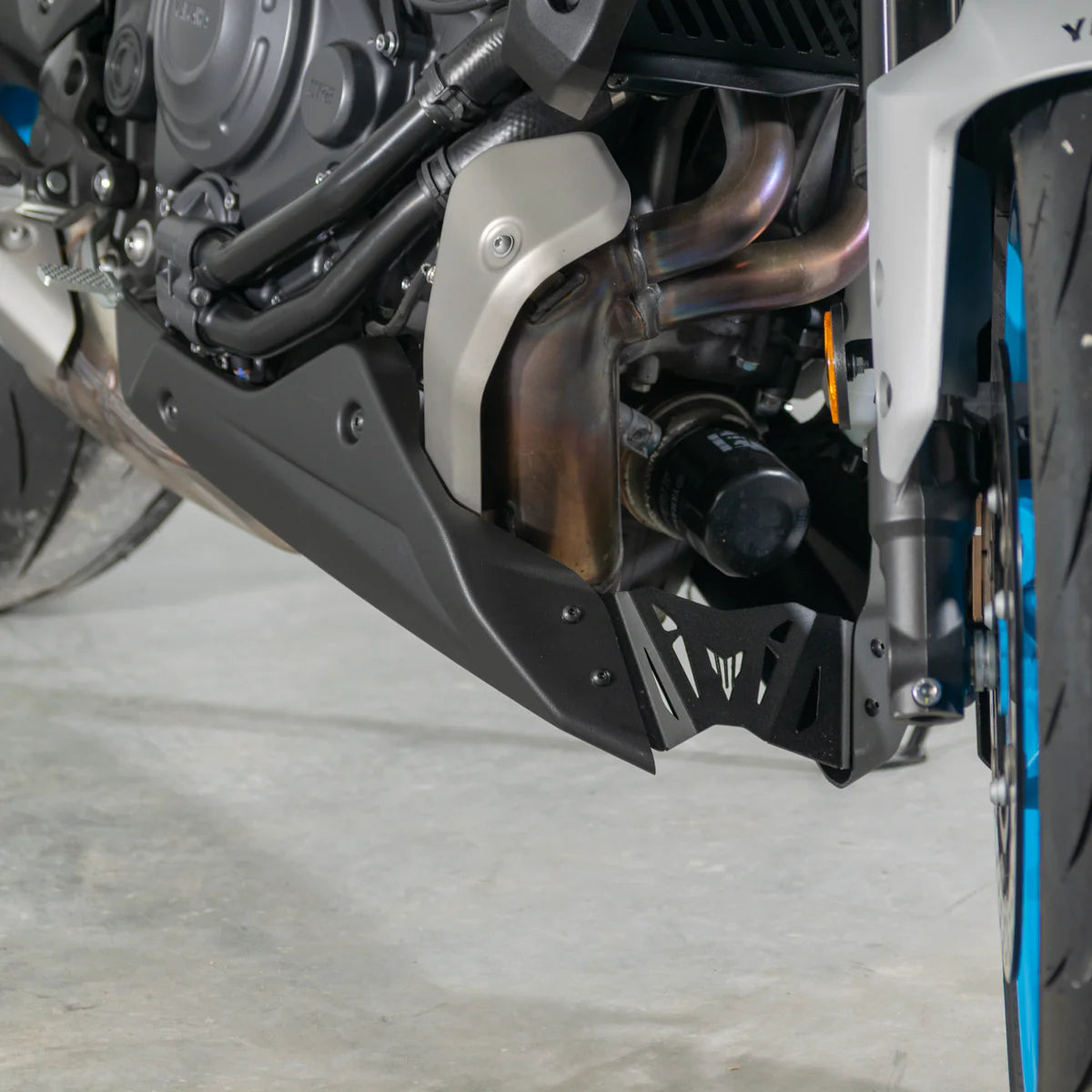 Pyramid Belly Pan 25-26 Yamaha MT-07 | Matte Black | Fit OEM Exhaust Only