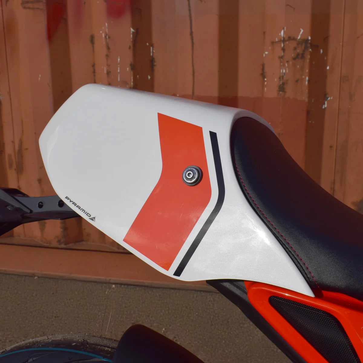 Pyramid Seat Cowl 25-26 Yamaha XSR900 | Legend Red
