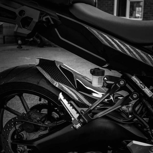 Pyramid Hugger '13-'20 Yamaha MT-09 | Carbon