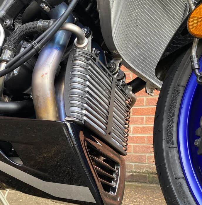 Pyramid Oil Cooler Guard '16-'23 Yamaha MT-10 | Matte Black