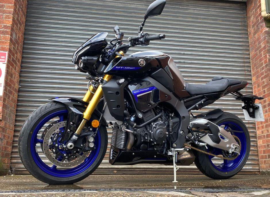 Pyramid Oil Cooler Guard '16-'23 Yamaha MT-10 | Matte Black