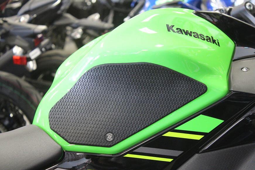 TechSpec SnakeSkin Tank Grip Pads 17-26 Kawasaki Z650 / Ninja 650