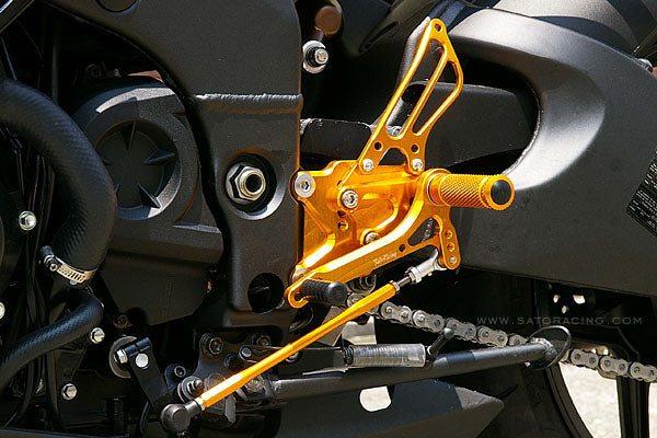 You can switch from stock shift to reverse shift pattern by rotating the change arm.