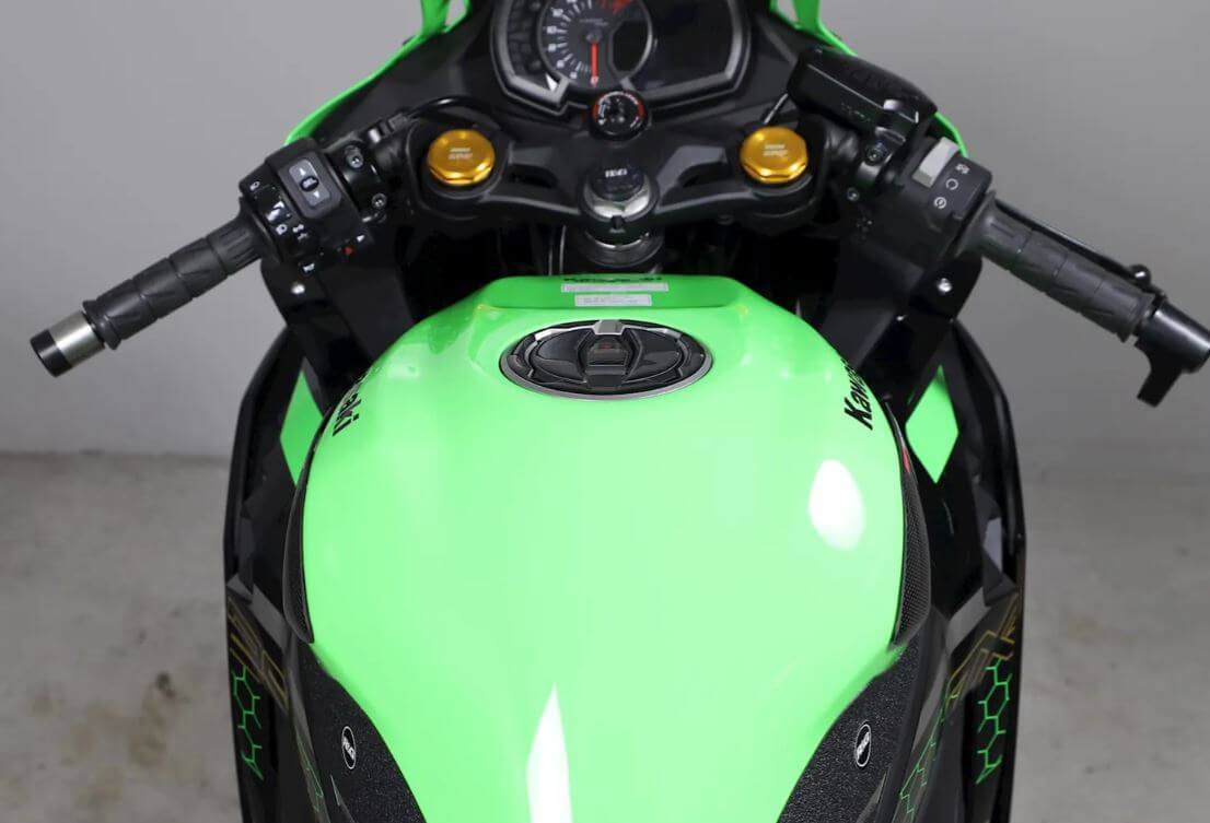 R&G Racing Carbon Tank Slider '23- Kawasaki ZX-4R/RR, '20- ZX-25R/RR