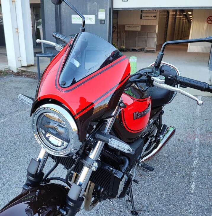 Shop Pyramid Fly Screen 2022+ Kawasaki Z650RS | Candy Medium Red