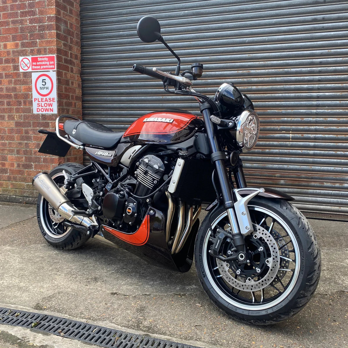 Pyramid Belly Pan 19-25 Kawasaki Z 900 RS | Gloss Black