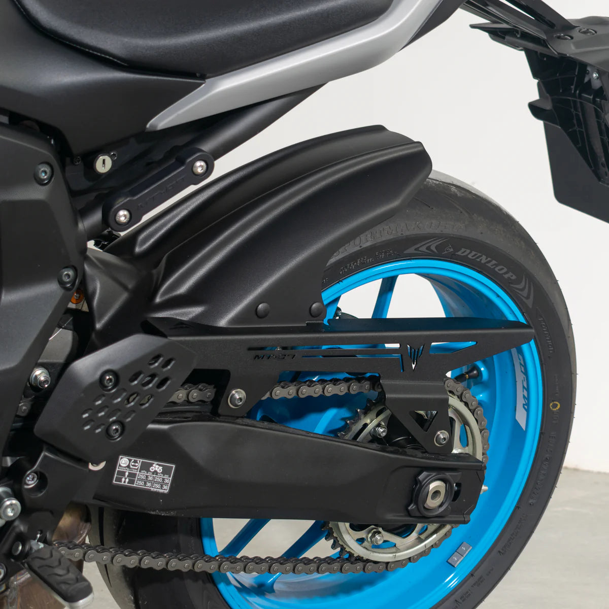 Pyramid Hugger 25-26 Yamaha MT-07 | Matte Black