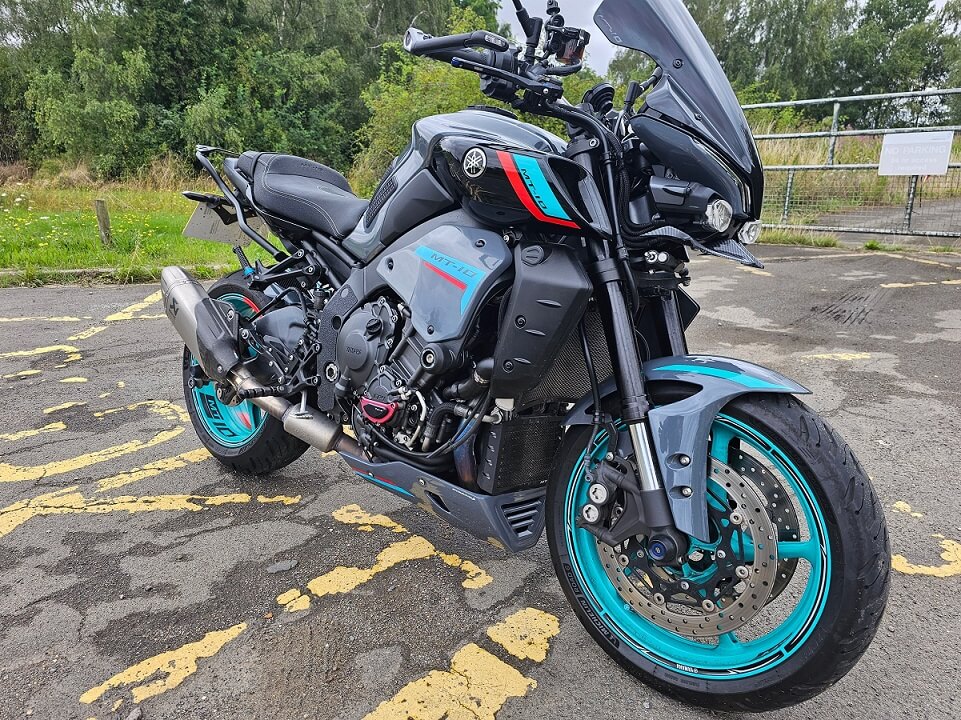 Pyramid Belly Pan '22-'23 Yamaha MT-10 | Cyan Storm Colours