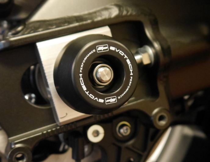 Evotech Performance Rear Axle Sliders for 2015+ Yamaha R3 | bun001879